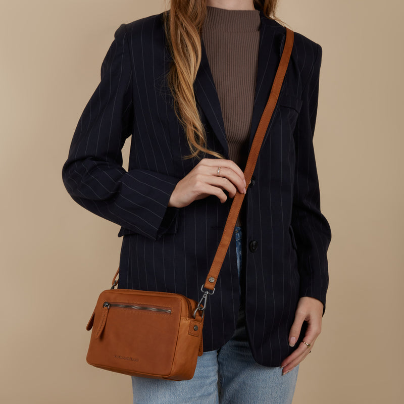 The Chesterfield Brand Tustin Cognac Leather Crossbody bag C48.122231-zoom-