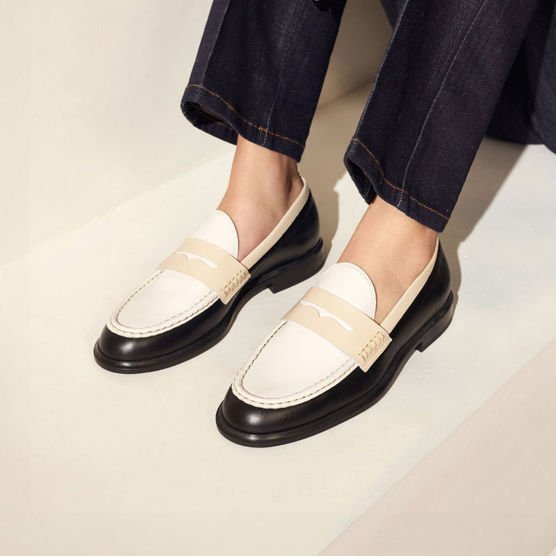 Isabel Bernard Vendôme Blandine Zwarte-Witte Kalfsleren Loafers met Witte details IB51015-10170-36-zoom-