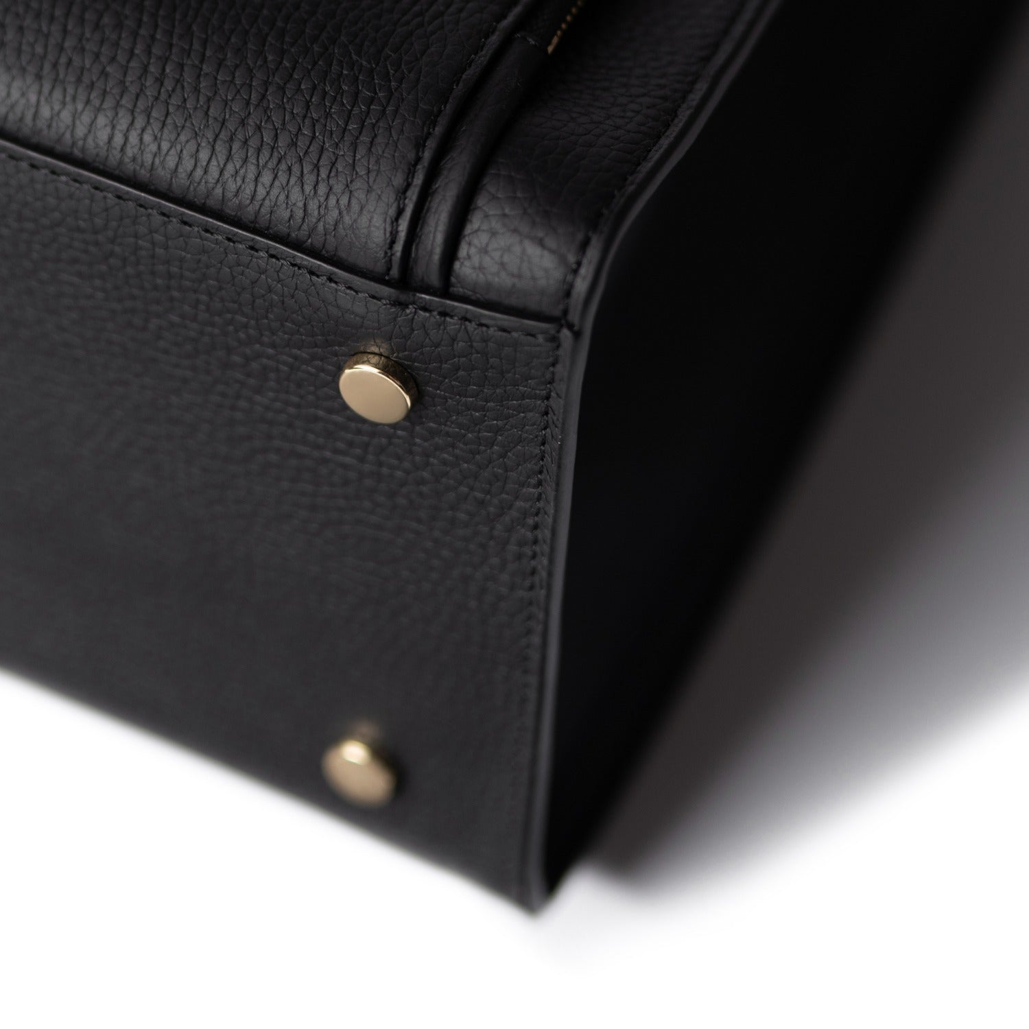 Isabel Bernard Honoré Nadine Black Leather Handbag made of Calfskin IB25032