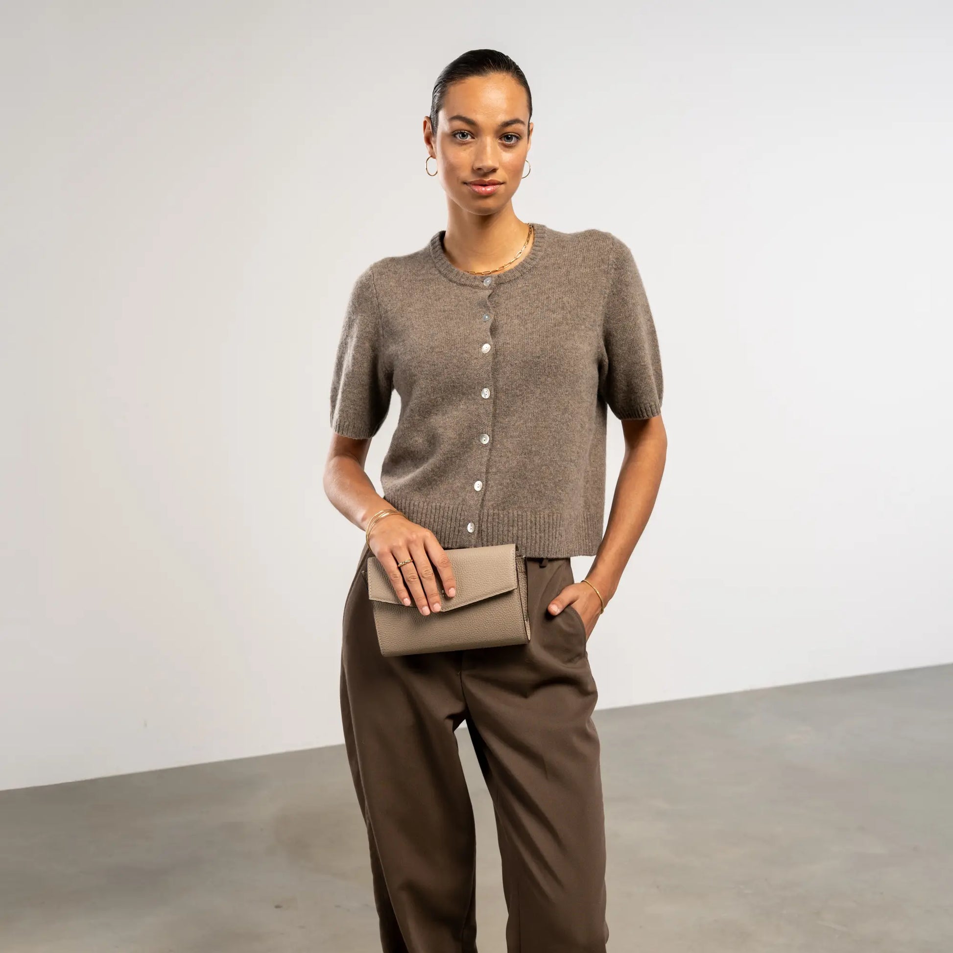 Isabel Bernard Honoré Lina Taupe Clutch With Detachable Shoulder Chain IB21135-078