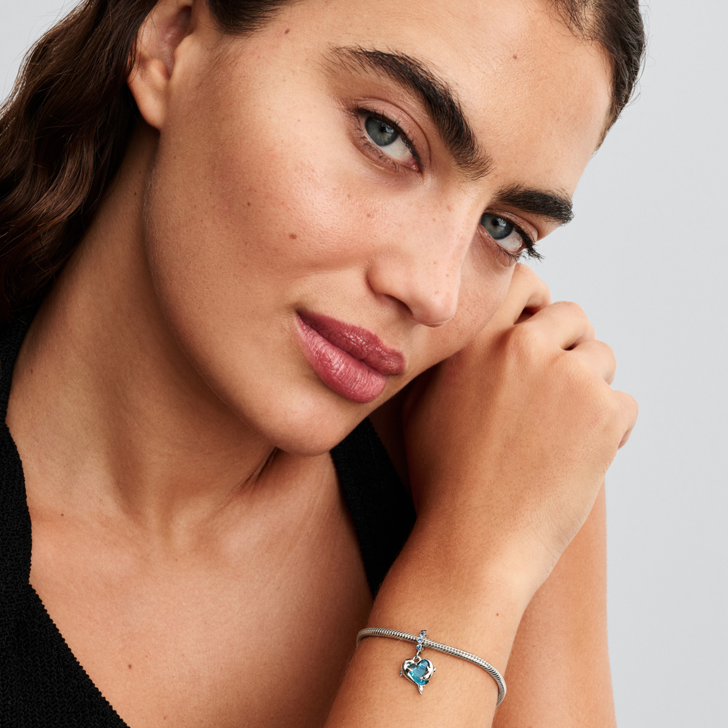 Pandora Moments 925 Sterling Silver Blue Murano Glass Dolphins Dangle Charm 793924C01