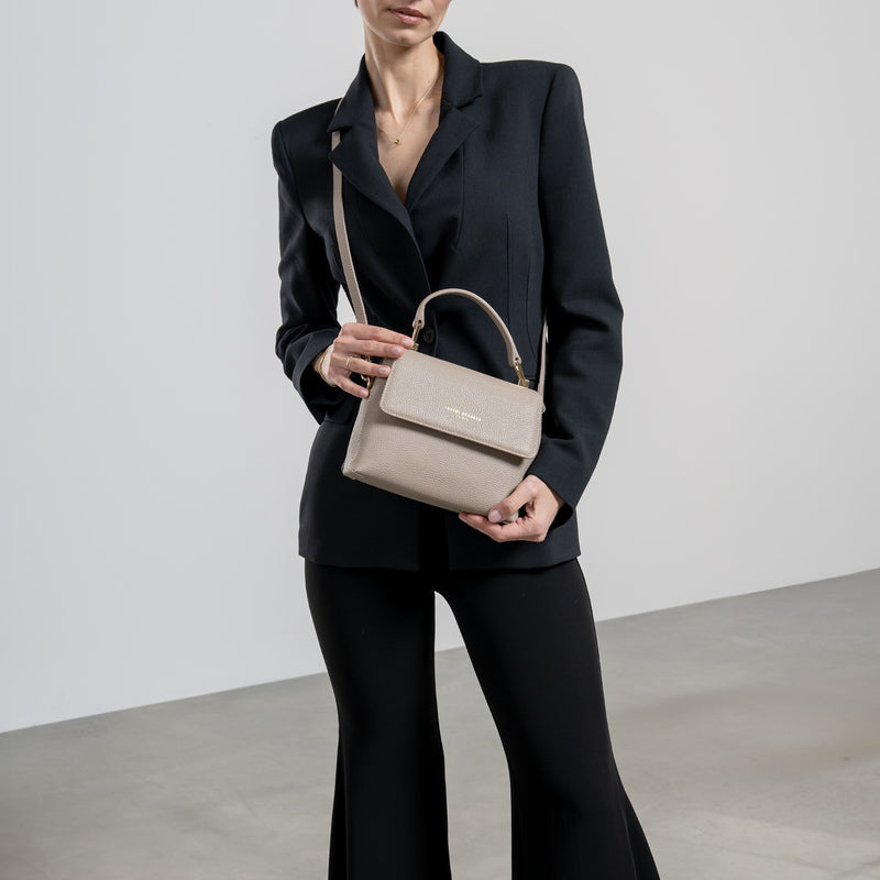 Isabel Bernard Femme Forte Heline Taupe Handtas van Kalfsleer IB21039-zoom-