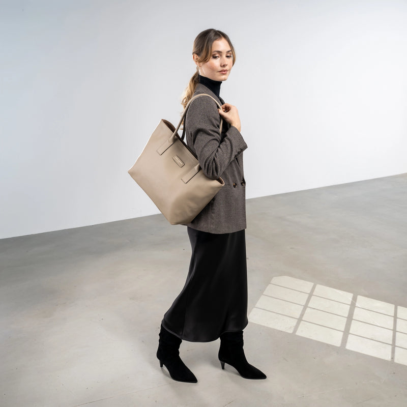 Isabel Bernard Honoré Elin Taupe kalfslederen schoudertas IB25111-078-zoom-