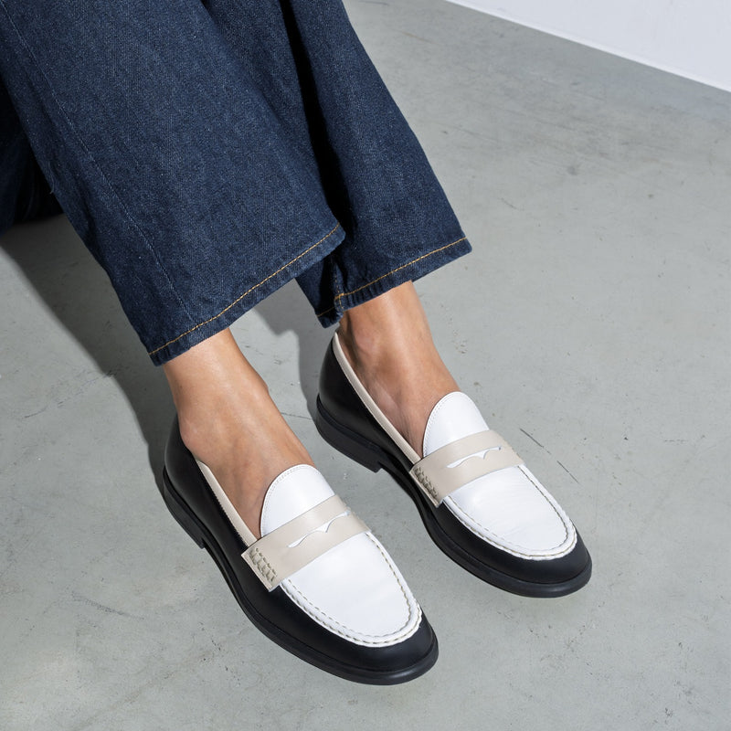 Isabel Bernard Vendôme Blandine Zwarte-Witte Kalfsleren Loafers met Witte details IB51015-10170-36-zoom-