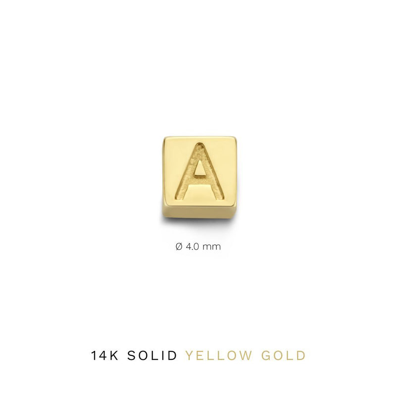 Isabel Bernard Le Carré Felie 14 Karaat Gouden Initial Bedel Kubus IB340043-zoom-