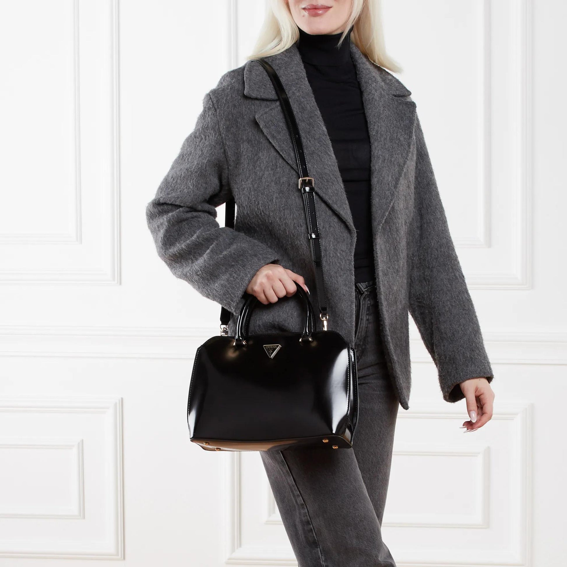 Guess Black Handbag 2001-A0479283