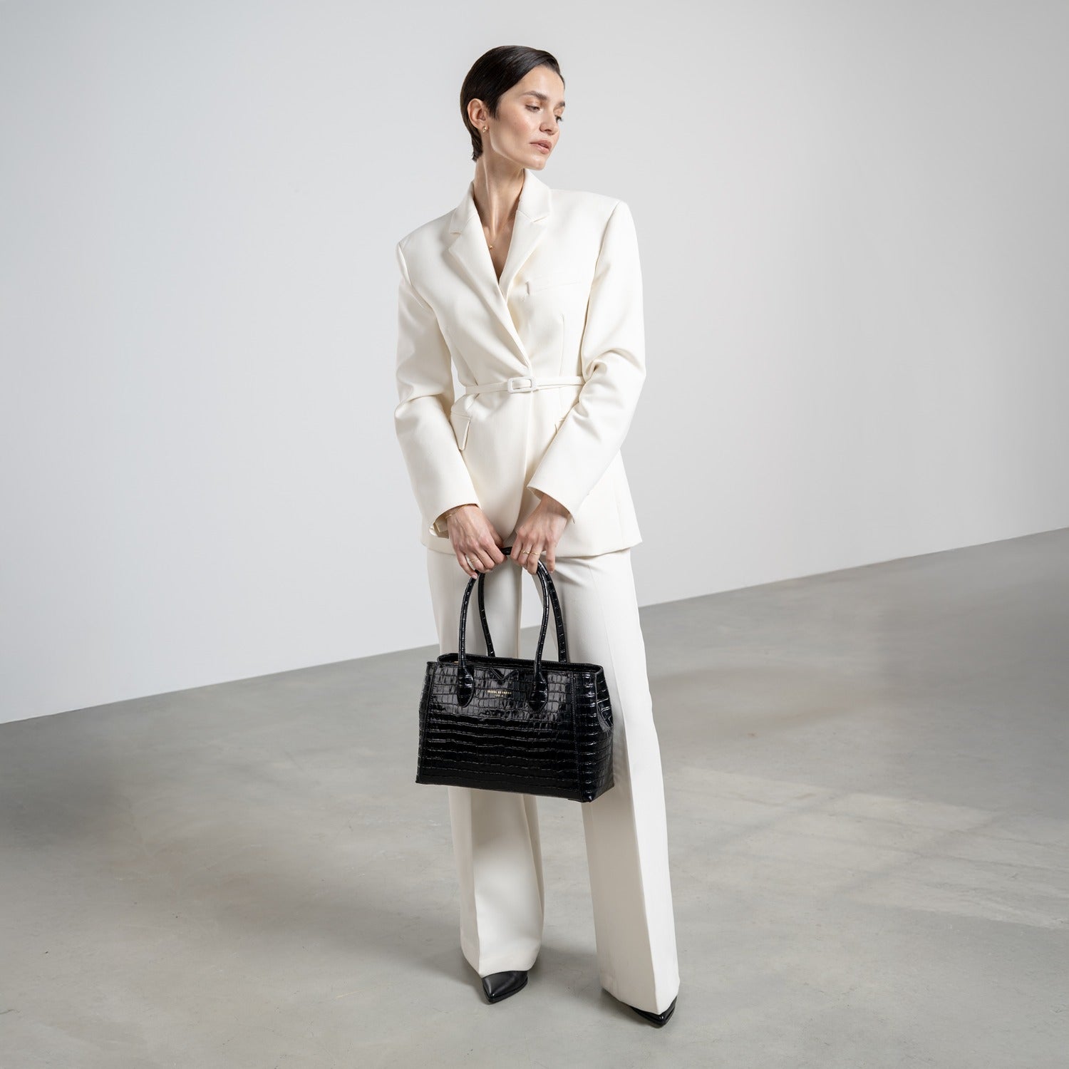 Isabel Bernard Honoré Cloe Midi Croco Zwarte Kalfsleren Handtas IB25082-201