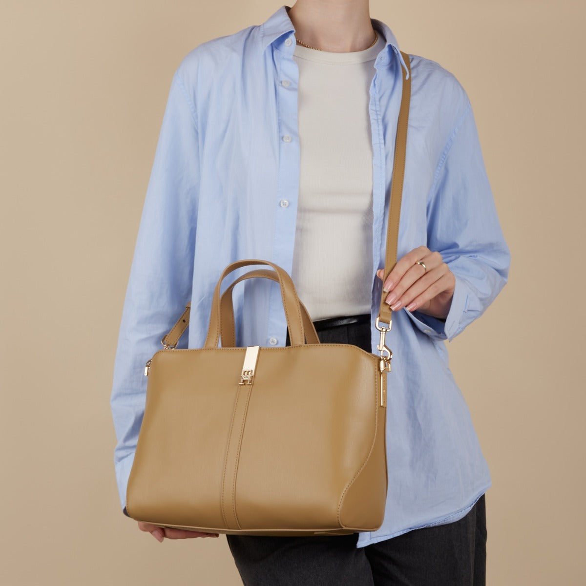 Tommy Hilfiger Beige Handbag AW0AW16318RBL