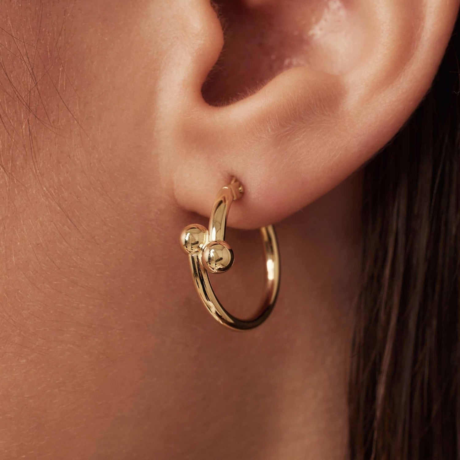 Isabel Bernard Cadeau d'Isabel 14 karat gold bracelet bangle and hoop earrings gift set IB90179
