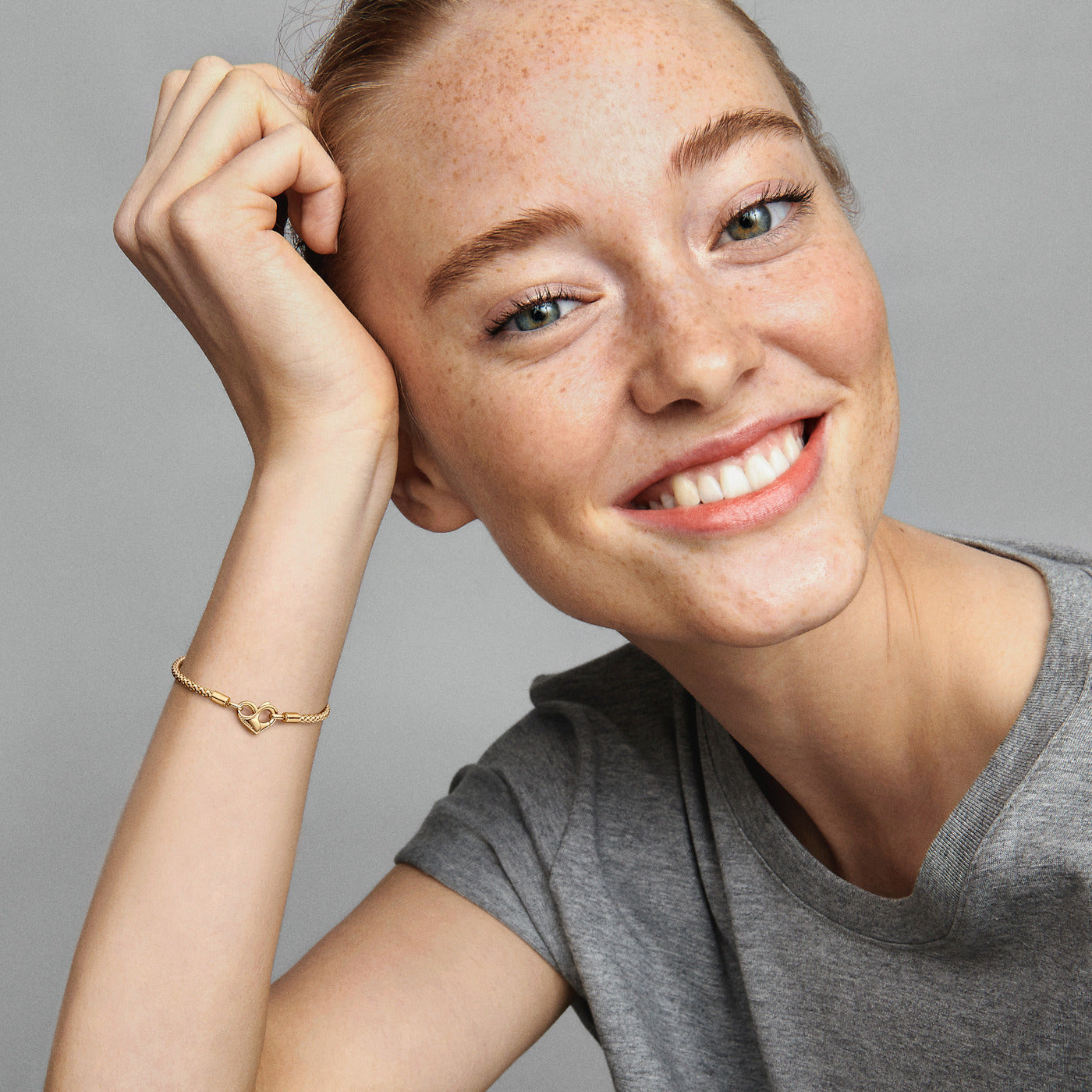 Pandora Moments Bracelet 562731C00-21with14 Carat Gold Plating