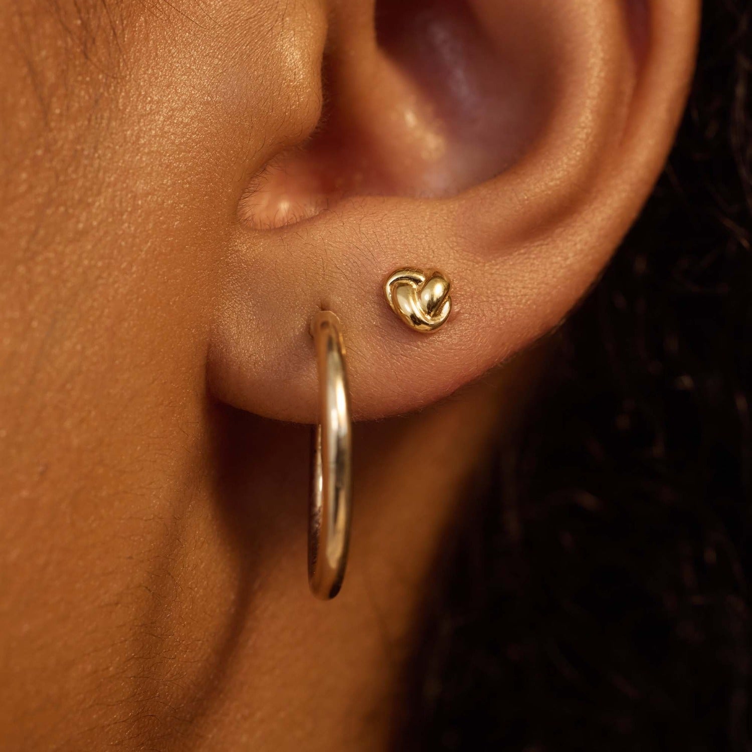 Beloro Jewels Regalo d'Amore 9 karat gold bracelet and ear studs gift set with knot BO90038