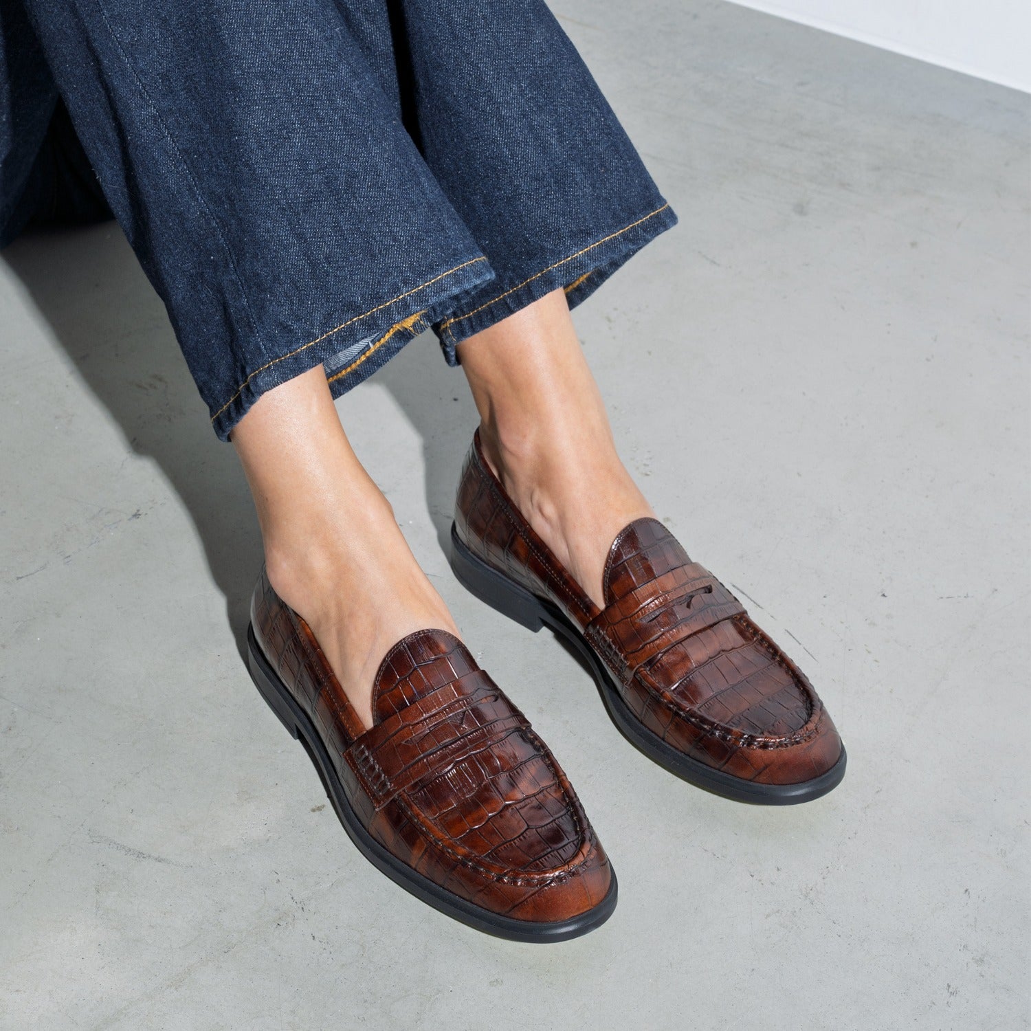 Isabel Bernard Vendôme Blandine croco brown calfskin leather loafers IB51015-230-37