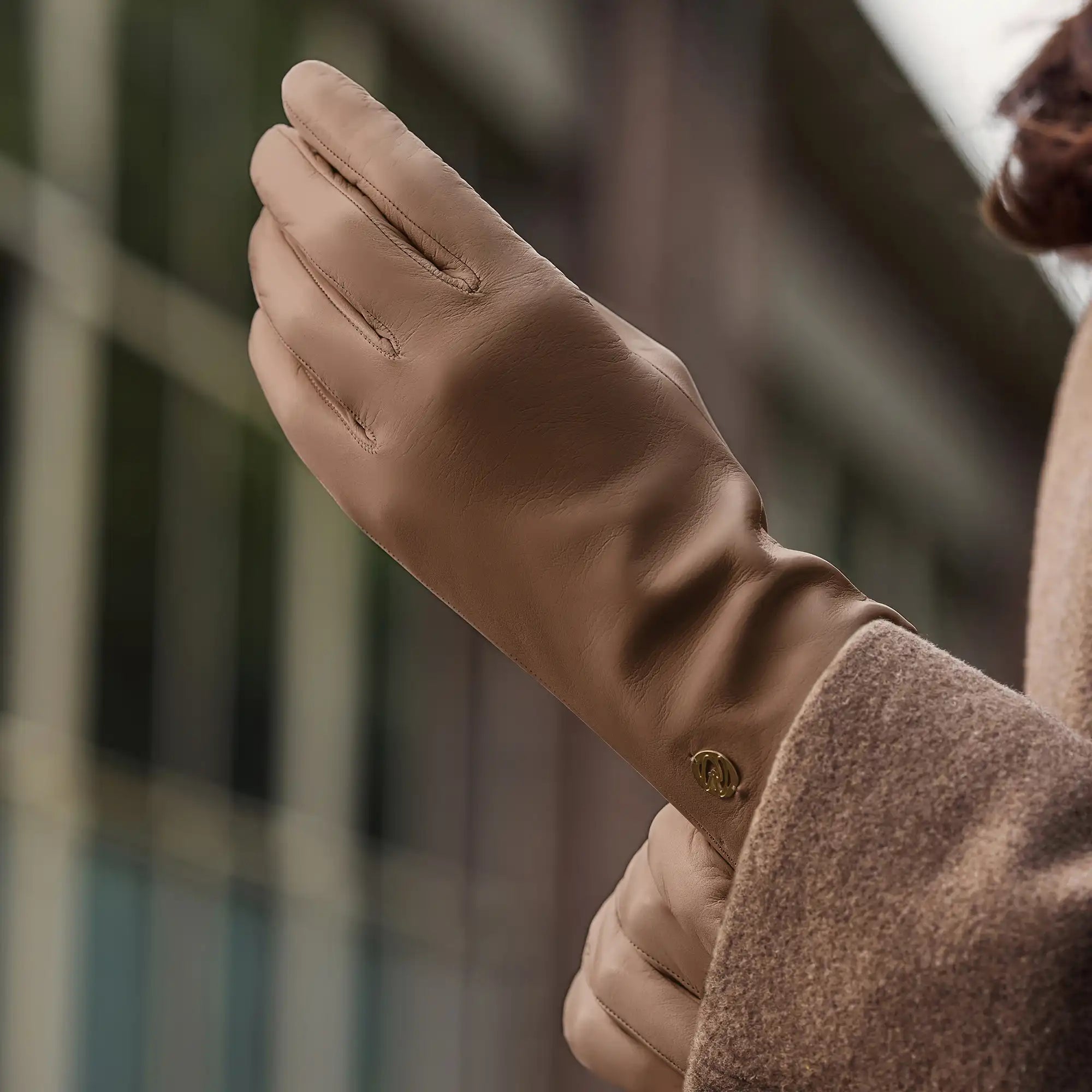 Isabel Bernard Honoré Eleanor taupe goatskin leather gloves IB67000-378-6.5