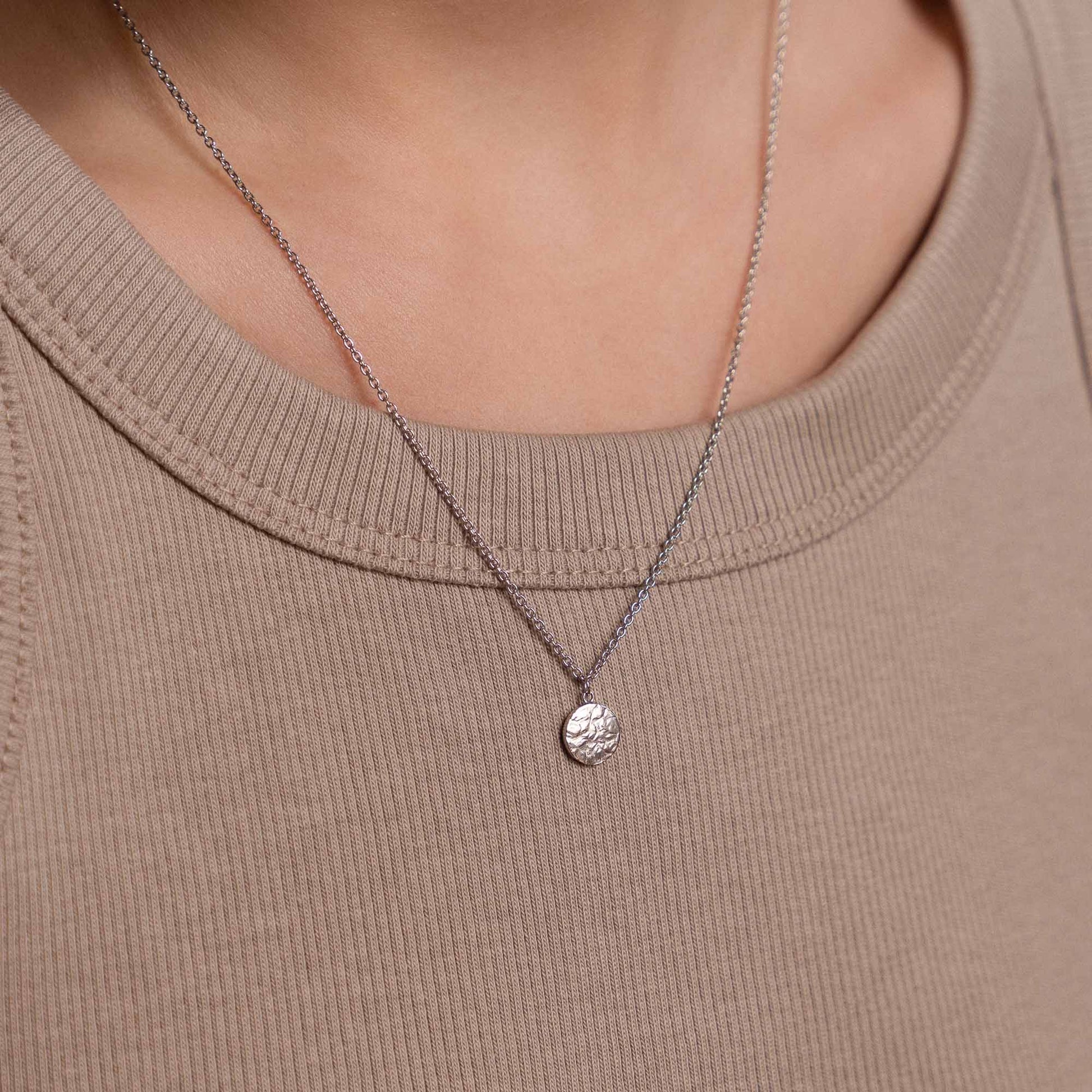 Violet Hamden Luna 925 Sterling Silver Full Moon Hammered Necklace VH14008 (Length: 45.00 cm)